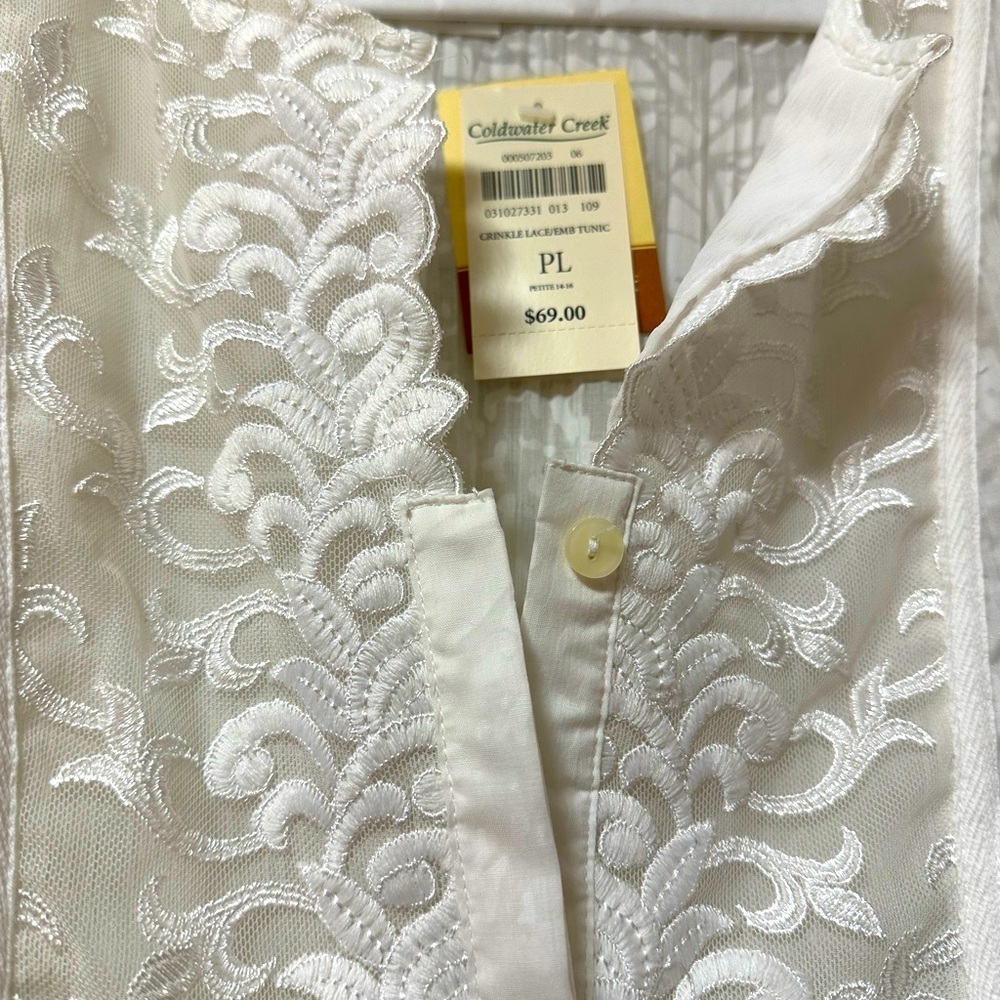 Coldwater Creek Pet Large creamy color white on white embroidered look